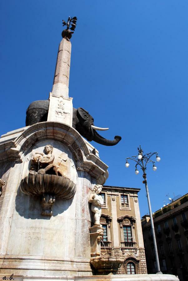 Apartment For 2 In Catania, B&B Le Voci Del Mercato Экстерьер фото